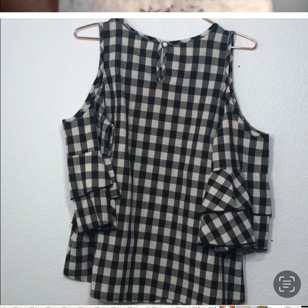 Ces Femme cold shoulder ruffle sleeve plaid top - Picture 3 of 5